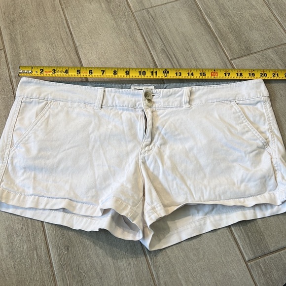 American Eagle Women’s Shorts - Picture 6 of 7